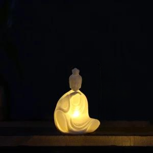 Bodhisattva Guanyin Méditative - Céramique Blanche